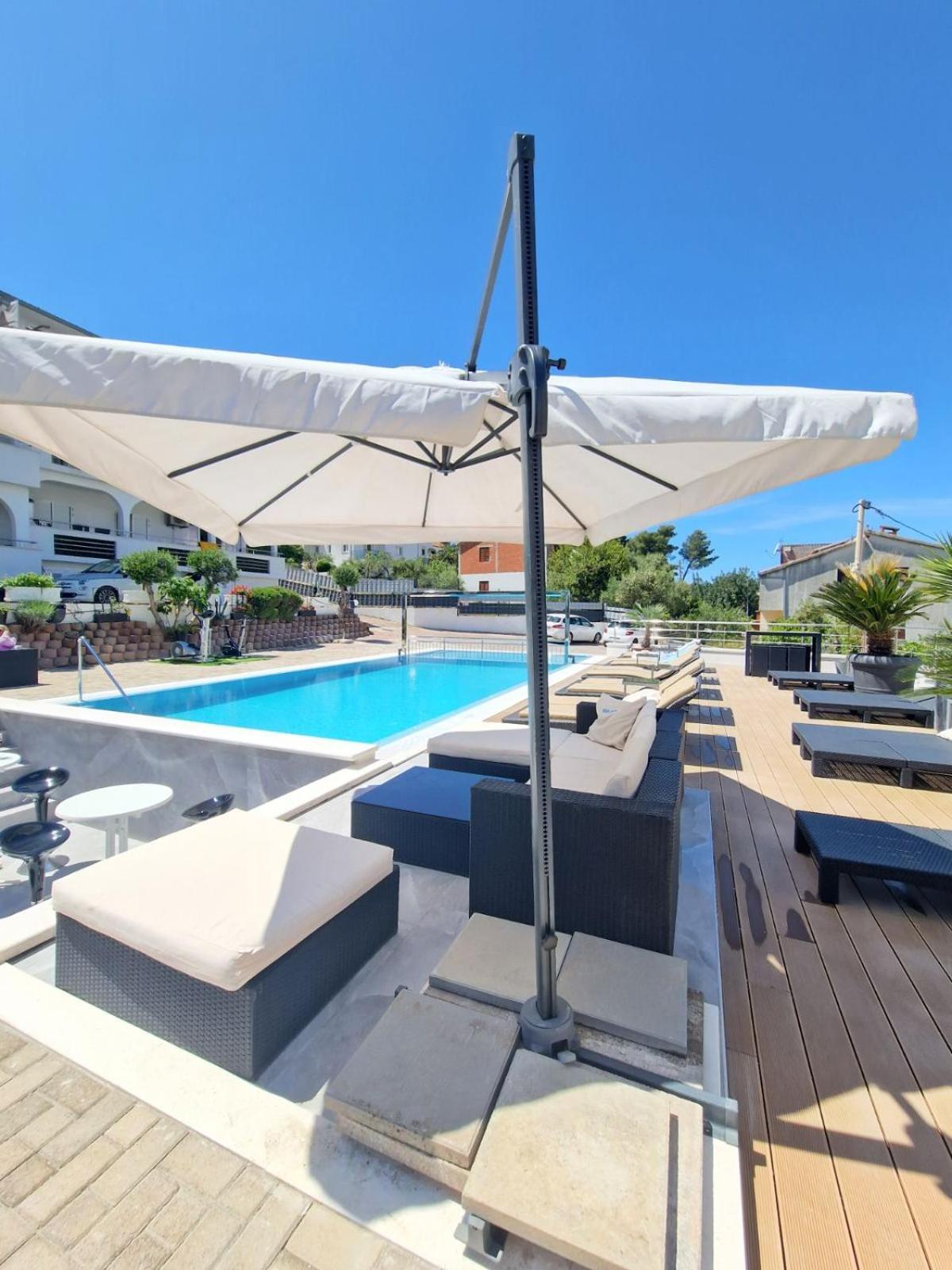 Apartments Silva With A View Of Sea Trogir Exterior foto